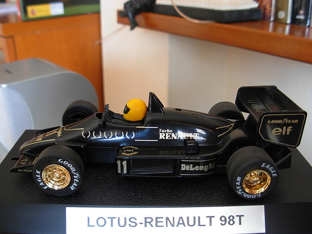 24 LOTUS-RENAULT 98T