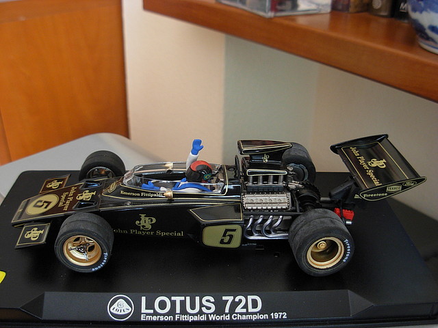 13 LOTUS-FORD 72D