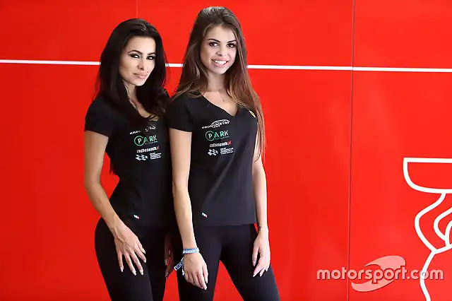 bes-24-hours-of-spa-2016-grid-girls