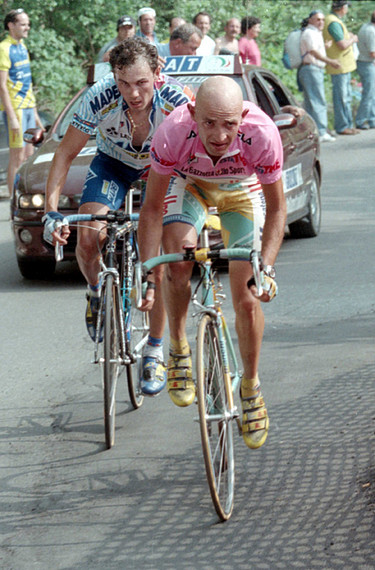 1998-Giro-tappa19-a-Montecampione-Pantani-maglia-rosa