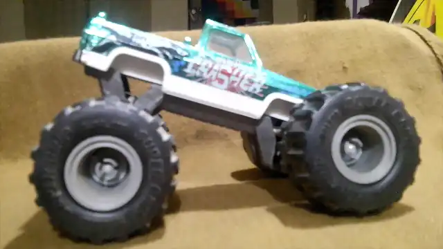 Chevy Silverado 4x4 Monster MAJORETTE (4)