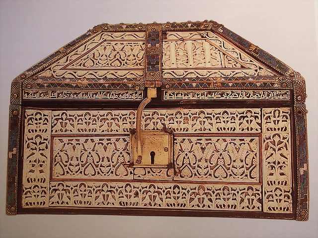 arqueta musulmana de la Catedral de Palencia, mediados del siglo XI. Museo Arqueologico Nacional. arqueta musulmana de la Catedral de Palencia, mediados del siglo XI. Museo Arqueologico Nacional.