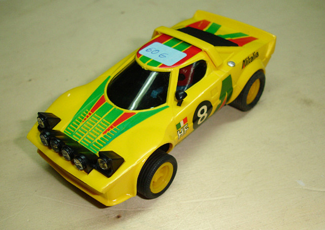 lancia stratos amarillo