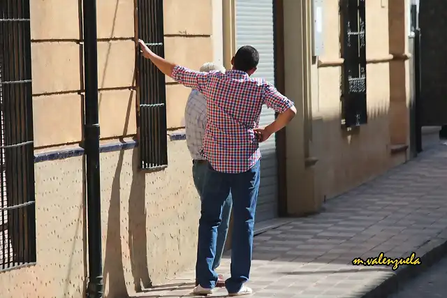 25, junto a la ventana por si acaso, marca