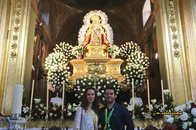 16, ante la virgen