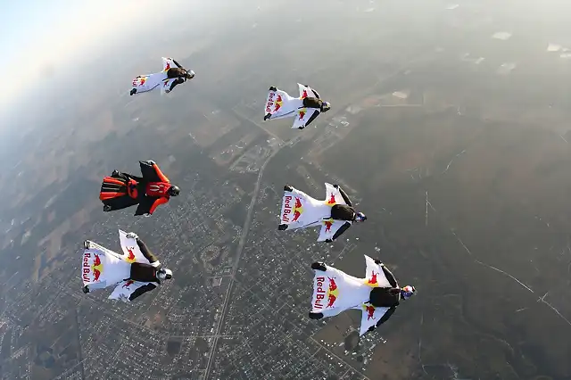 En formacin Red Bull Air Force