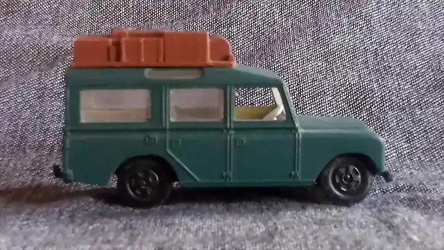 Land Rover Safari MATCHBOX 12