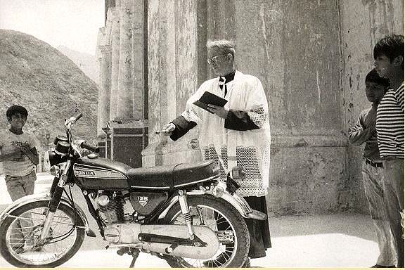 bendici?n motocicleta en Yauyos padre juli?n