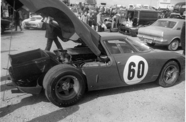 Ferrari-250lm-paddock-piper-snetterton-1967-Autosport-Trophy-Race