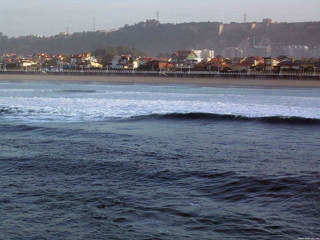 Vista de Salinas desde la Peona