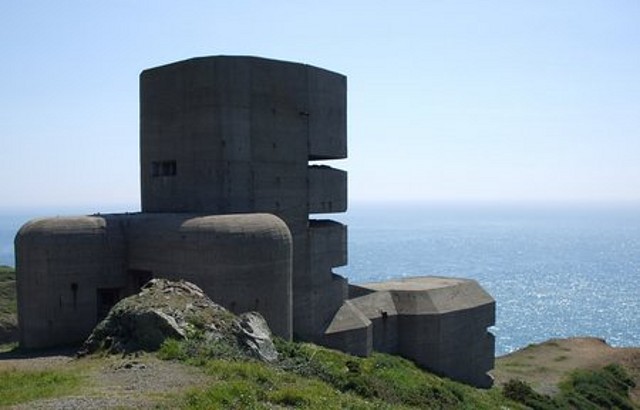 450-german-bunkers-on-guernsey[1]