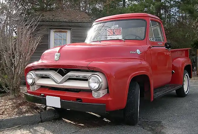 800px-1955_Ford_F-100_front