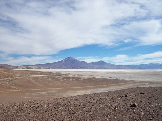 Expedición pasando por los volcanes “Doña Inés” y “Doña Inés chica”.