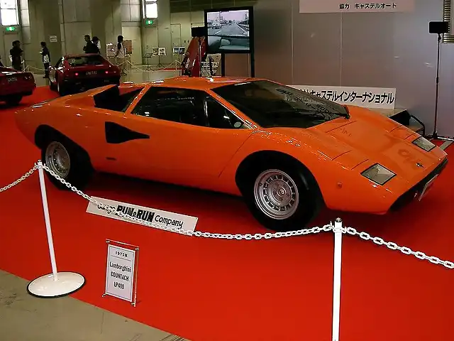 800px-Lamborghini_Countach(front-side)