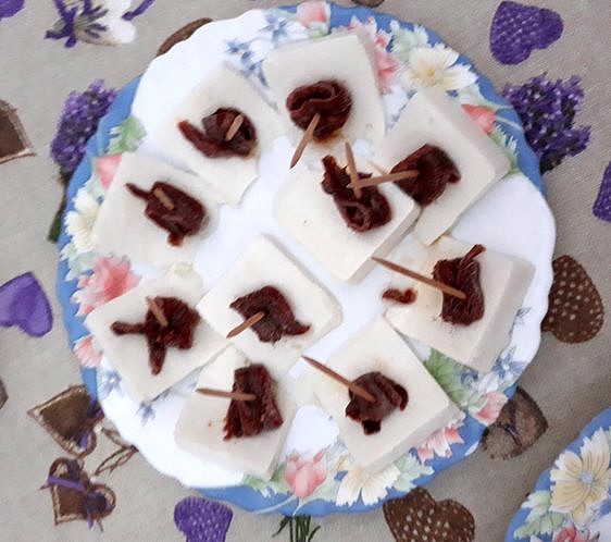 Queso con anchoas Queso con anchoas