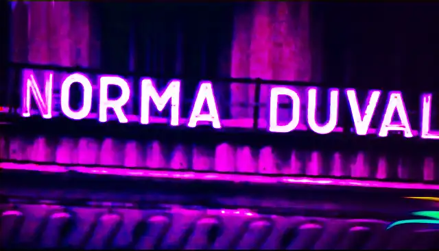 Norma Duval neon