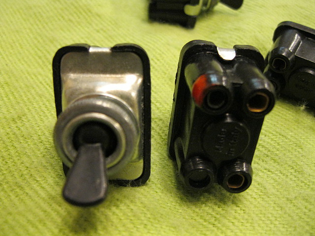 interruptores de 3 terminales redondos tipo SEAT 600 002