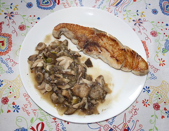 Filete de corvina con gurumelos Filete de corvina con gurumelos