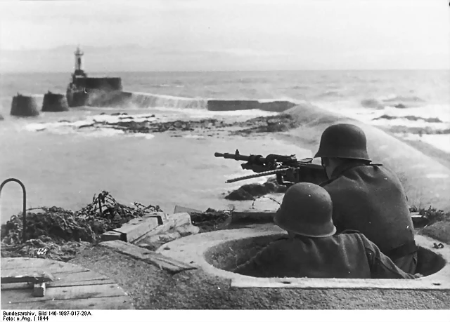 Bundesarchiv_Bild_146-1987-017-29A,_Frankreich,_Atlantikwall