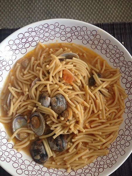 Hugo 23-8-2013 fideos con almejas Hugo 23-8-2013 fideos con almejas