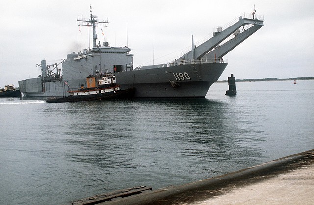 LST-1180 USS Manitowoc, foto 04, 1990