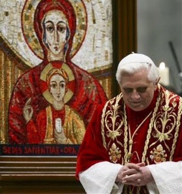 benedictoxvi031Dic_15_Vat_Misa_Estudiantes_Romanos_02