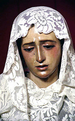 La Virgen de la Amargura de Sevilla mantilla