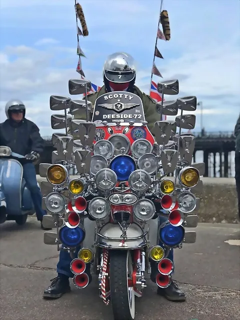 Mod-scooter-Isle-of-Wight-800x1066 Mod-scooter-Isle-of-Wight-800x1066