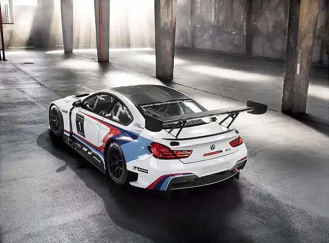 deliveries-of-the-bmw-m6-gt3-begin-ahead-of-new-season_1