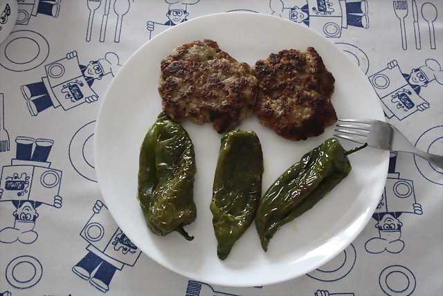 Filetes rusos con pimientos Filetes rusos con pimientos