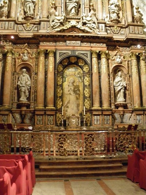 Sevilla_-_Capilla_de_la_Virgen_de_la_Antigua_(Catedral)[1]