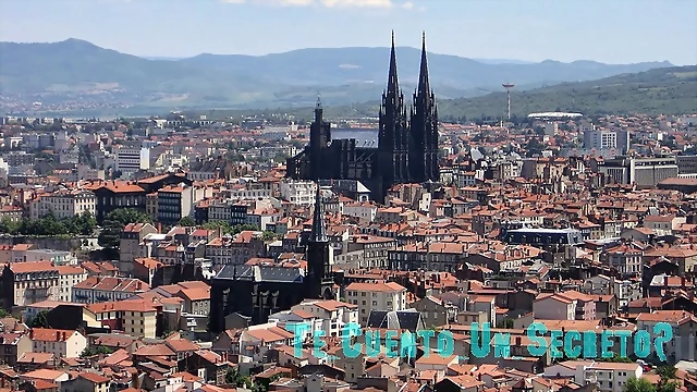 Clermont-Ferrand city Panorama in France_1920x1080 Clermont-Ferrand city Panorama in France_1920x1080