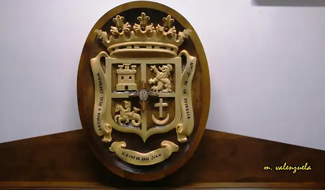 17, escudo en madera, marca