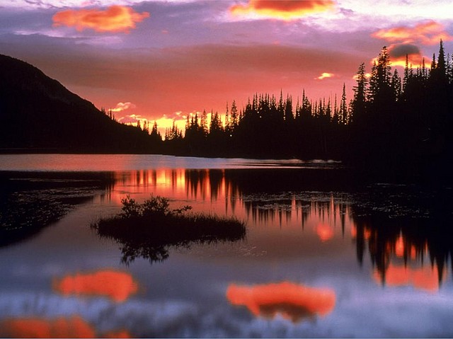 reflection_lake_at_sunrise