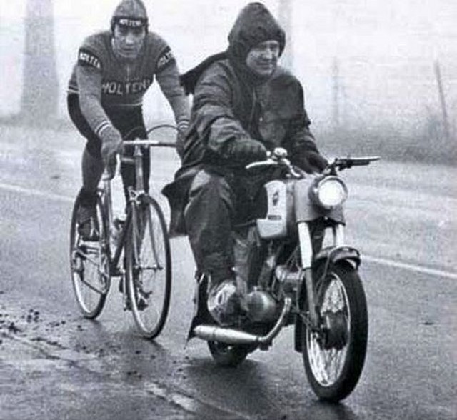 MERCKX ENTRENANDO,