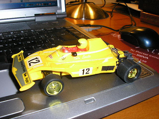 Ferrari B3 amarillo de EXIN