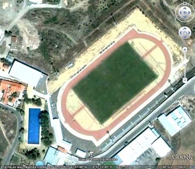 Campo de futbol y Piscinas