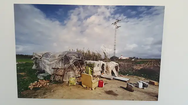 16.03.15-Exposicion fotos en M. de RT-ASNUCI-Campamento migrantes en Lepe (10)