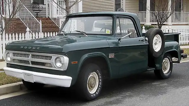 800px-Dodge_D100