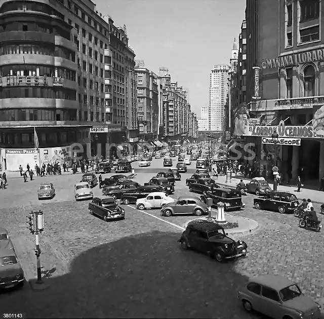 Madrid Gran V?a 1959 (2)
