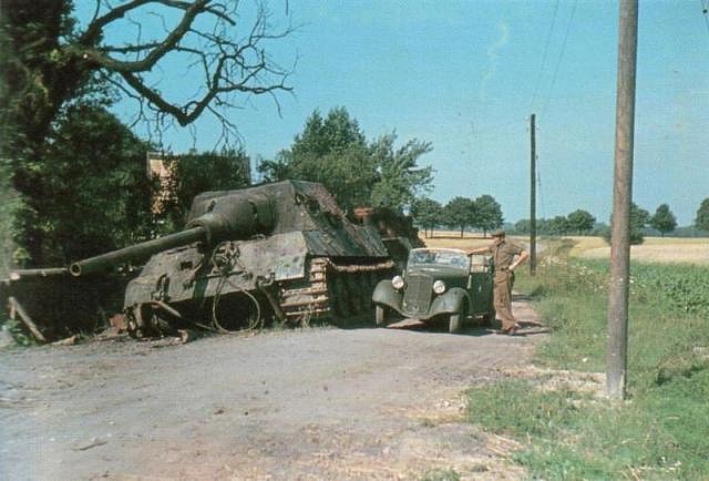 Abgeschossener Jagdtiger-color photo-ww2shots-army