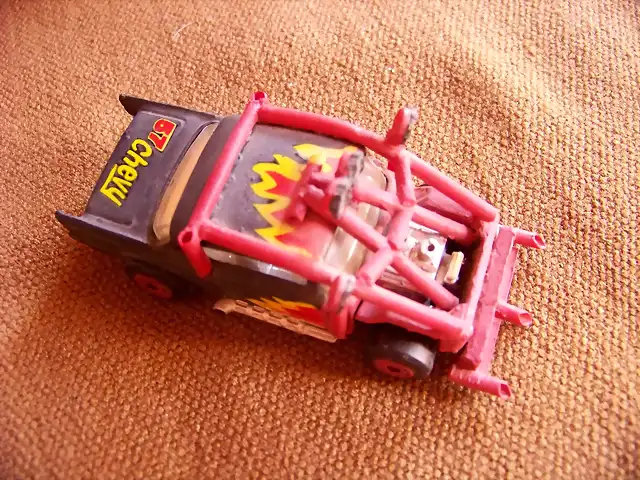 MATCHBOX Chevy '57 post apocalptico (2)