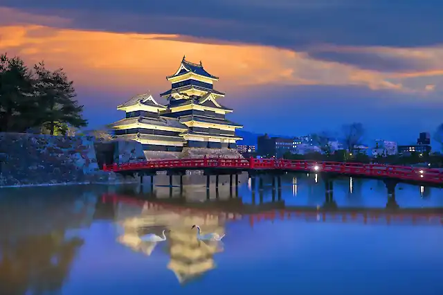 castillo-matsumoto-japon-al-atardecer_255553-1861.jpg