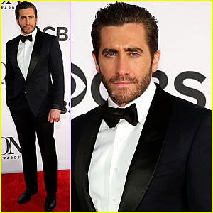 jake-gyllenhaal-tony-awards-2013-red-carpet