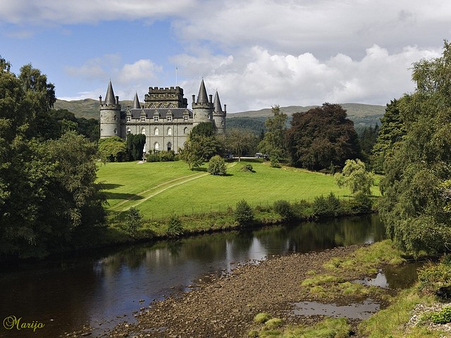 Castillo y rio