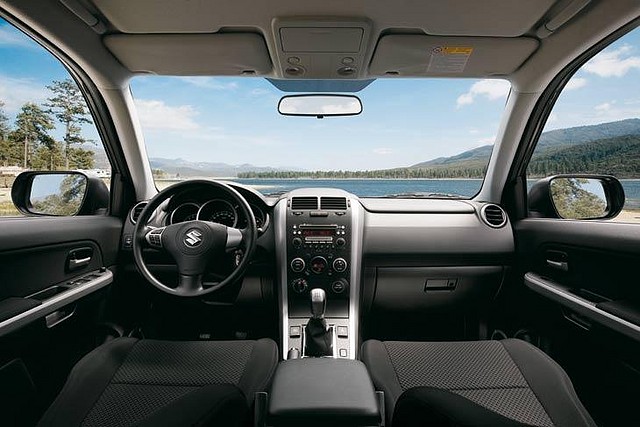 suzuki-grand-vitara-interior2