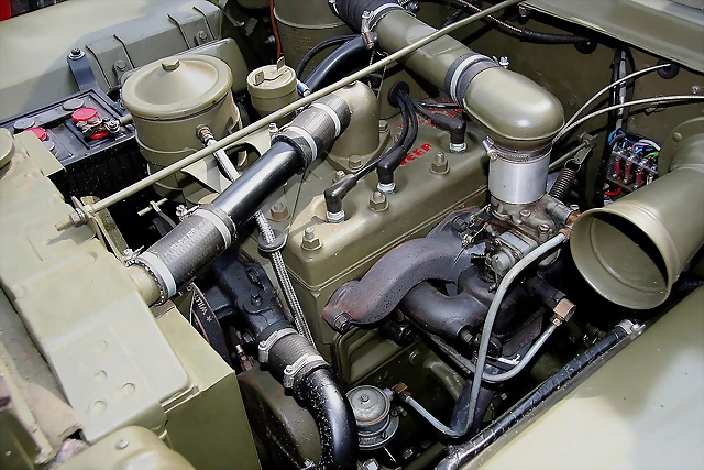 1200px-Willys_MB_(Bild_6_2008-06-14)_Motor