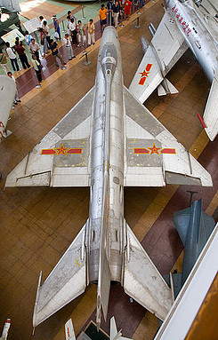 J-71 en el Museo Militar de Pequn