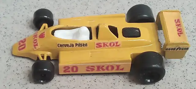 fittipaldi F7