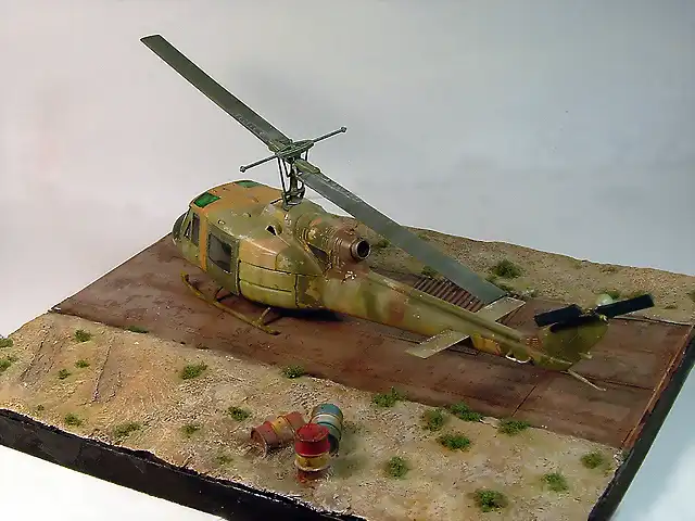 Bell UH-1B_06